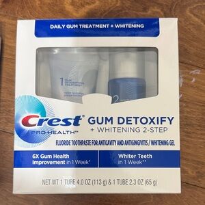 NWT Crest Gum Detoxify + Whitening 2-Step Kit - Whiter Teeth in 1 week